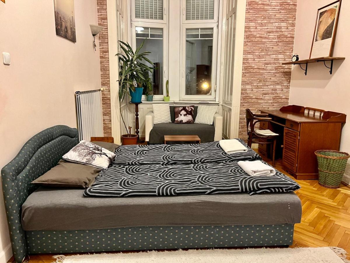 Zen Hostel By Central Market Budapest Luaran gambar