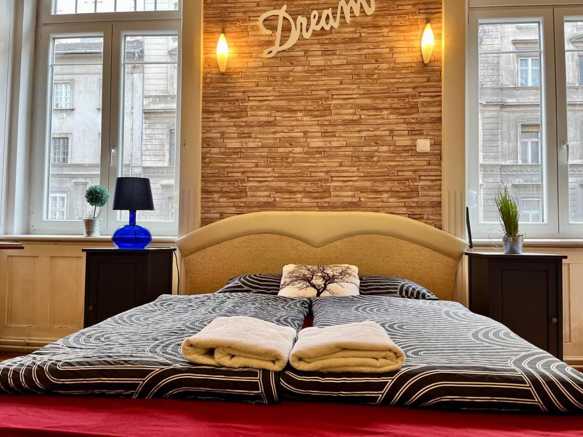 Zen Hostel By Central Market Budapest Luaran gambar
