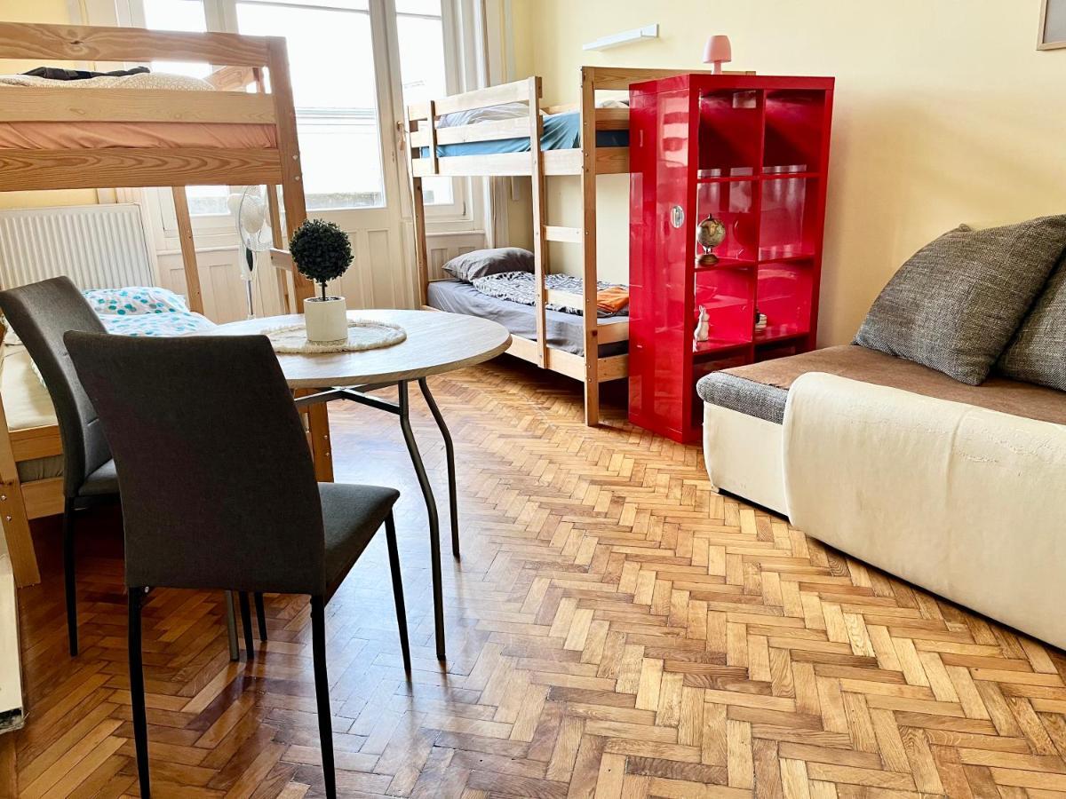 Zen Hostel By Central Market Budapest Luaran gambar