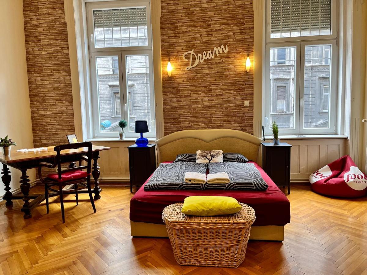 Zen Hostel By Central Market Budapest Luaran gambar