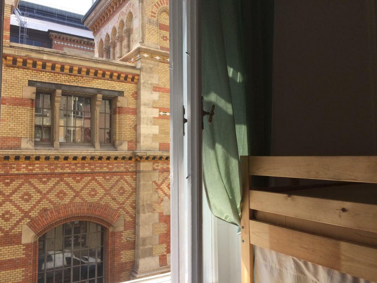 Zen Hostel By Central Market Budapest Luaran gambar